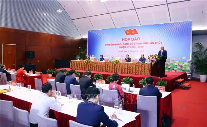 Đồng chí Nguyễn Hòa Bình, Ủy viên Bộ Chính trị, Phó Bí thư Thường trực Đảng ủy, Phó Thủ tướng Thường trực Chính phủ thông tin về kết quả Đại hội đại biểu Đảng bộ Chính phủ lần thứ nhất, nhiệm kỳ 2025-2030. Ảnh: Phạm Kiên – TTXVN
