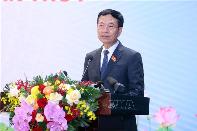Đồng chí Nguyễn Mạnh Hùng, Ủy viên Trung ương Đảng, Bộ trưởng Bộ Khoa học và Công nghệ trả lời câu hỏi của phóng viên các cơ quan thông tấn, báo chí. Ảnh: Phạm Kiên – TTXVN
