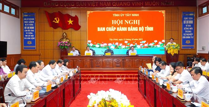 Hội nghị Ban Chấp hành Đảng bộ tỉnh lần thứ nhất. Ảnh: Thanh Bình - TTXVN