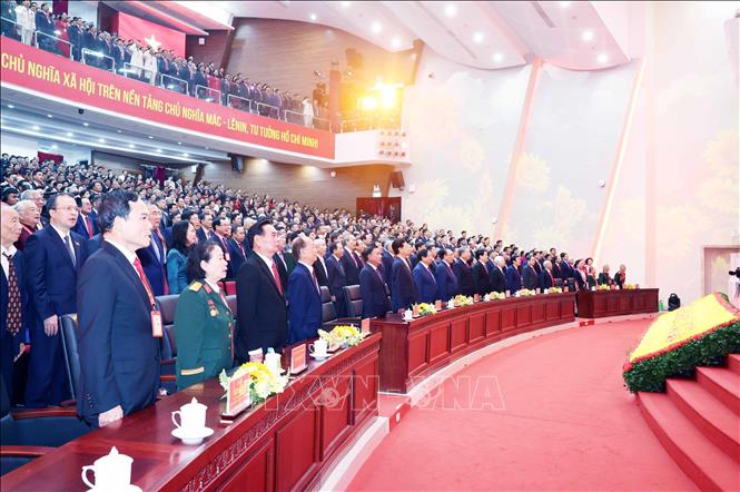 Tổng Bí thư Tô Lâm và các đại biểu thực hiện nghi lễ chào cờ. Ảnh: Thống Nhất-TTXVN