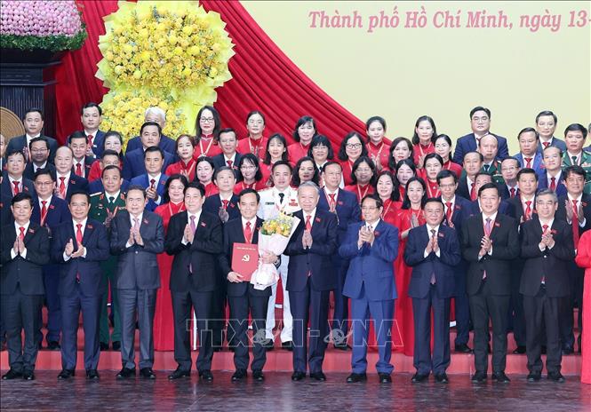 Tổng Bí thư Tô Lâm và các đồng chí Lãnh đạo Đảng, Nhà nước với Ban Chấp hành Đảng bộ Thành phố Hồ Chí Minh, nhiệm kỳ 2025 - 2030. Ảnh: Thống Nhất-TTXVN