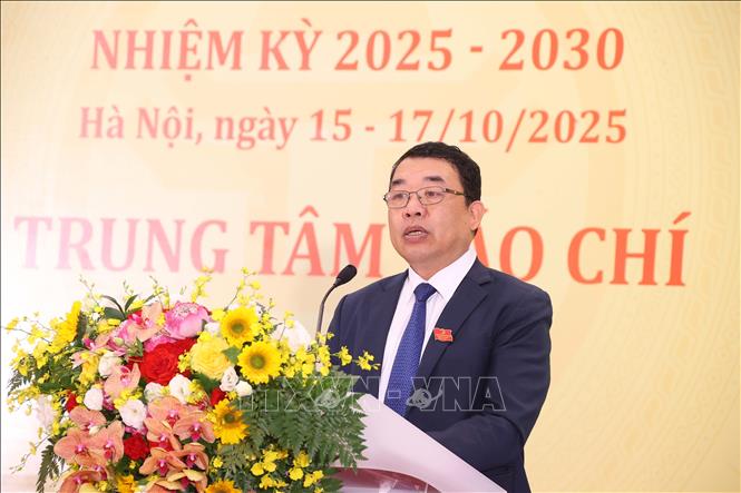Ông Đào Xuân Dũng, Phó Trưởng Ban Tuyên giáo và Dân vận Thành ủy Hà Nội phát biểu khai trương Trung tâm Báo chí phục vụ Đại hội Đảng bộ thành phố lần thứ 18. Ảnh: Văn Điệp – TTXVN