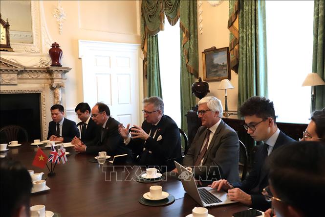 Đoàn Thị trưởng khu tài chính London trong buổi hội đàm với Chánh án Lê Minh Trí. Ảnh: Phong Hà-PV TTXVN tại Anh 
