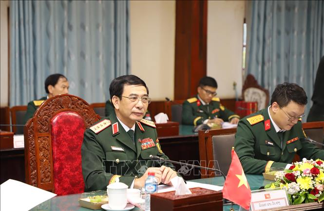 Đại tướng Phan Văn Giang phát biểu tại hội đàm Thượng tướng Khamliang Outhakaysone, Bộ trưởng Bộ Quốc phòng Lào . Ảnh: Xuân Tú - PV TTXVN tại Lào