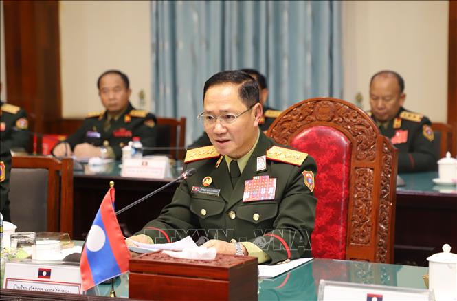 Thượng tướng Khamliang Outhakaysone, Bộ trưởng Bộ Quốc phòng Lào phát biểu tại hội đàm. Ảnh: Xuân Tú - PV TTXVN tại Lào