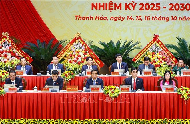 Đoàn Chủ tịch điều hành Đại hội đại biểu Đảng bộ tỉnh Thanh Hoá lần thứ 20, nhiệm kỳ 2025-2030. Ảnh: Dương Giang - TTXVN