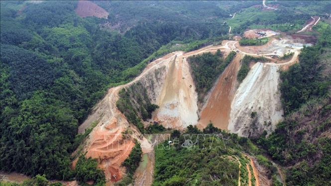 Đường Đạo Nghĩa – Quảng Khê giai đoạn 2 có nhiều đoạn mở mới và đi qua nhiều khu vực đồi dốc, địa chất phức tạp. Ảnh tư liệu: Hưng Thịnh – TTXVN