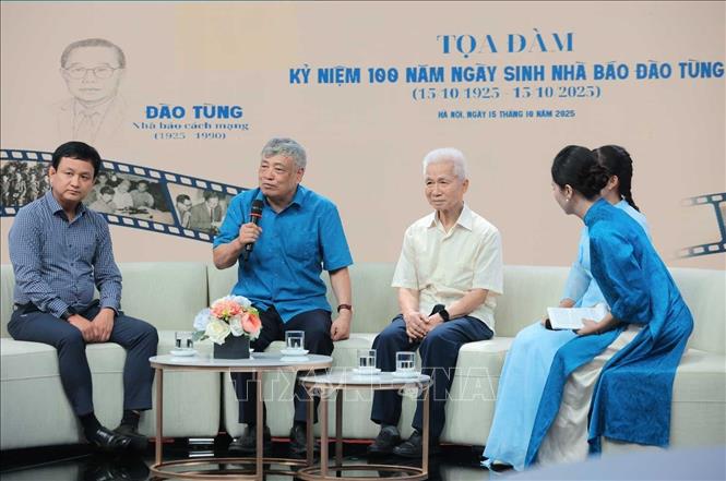 Nguyên Tổng giám đốc TTXVN Trần Mai Hưởng ôn lại những kỷ niệm và vai trò của nhà báo Đào Tùng với sự nghiệp của TTXVN. Ảnh: Hoàng Hiếu - TTXVN