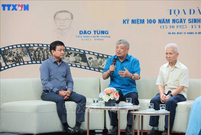 Nguyên Tổng giám đốc TTXVN Trần Mai Hưởng chia sẻ về vai trò của cố nhà báo Đào Tùng tại TTXVN trong chiến dịch Hồ Chí Minh. Ảnh: Hoàng Hiếu - TTXVN