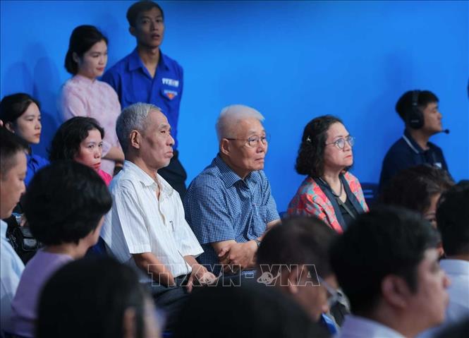 Thân nhân cố Tổng giám đốc TTXVN Đào Tùng tham dự buổi toạ đàm. Ảnh: Hoàng Hiếu - TTXVN