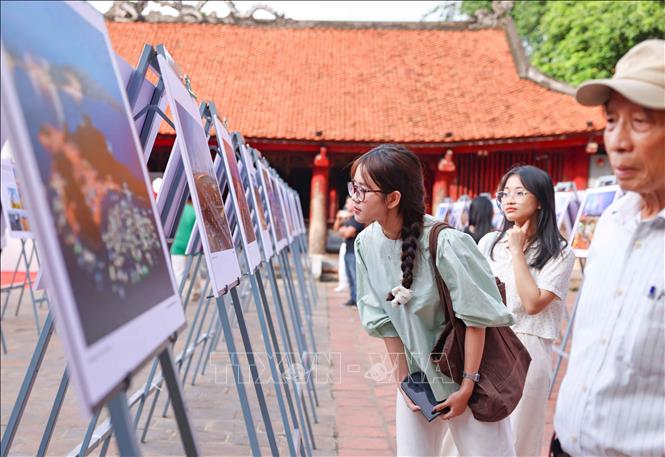 Triển lãm là minh chứng sống động cho sự đồng hành của nhiếp ảnh cùng đất nước và cho sự phát triển mạnh mẽ của nền nhiếp ảnh Việt Nam trong kỷ nguyên mới. Ảnh: Thanh Tùng - TTXVN 