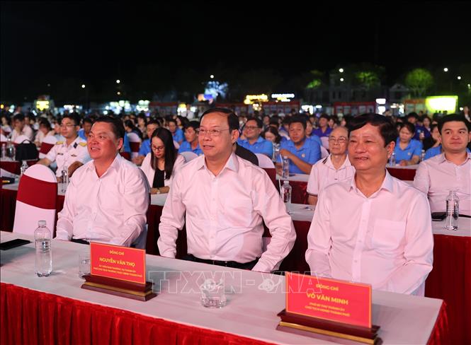 Các đồng chí lãnh đạo Thành ủy, UBND, HĐND thành phố tham dự chương trình. Ảnh: Hoàng Nhị - TTXVN