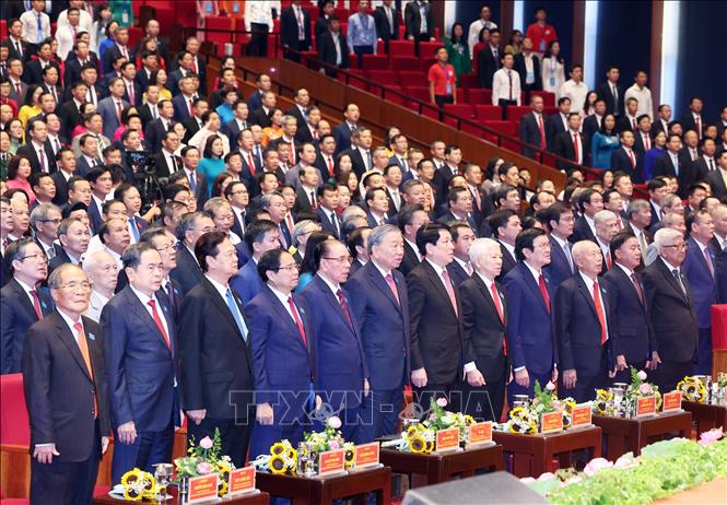 Tổng Bí thư Tô Lâm và các đại biểu thực hiện nghi lễ chào cờ. Ảnh: Thống Nhất-TTXVN