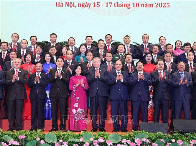 Tổng Bí thư Tô Lâm cùng các đồng chí Lãnh đạo, nguyên Lãnh đạo Đảng và Nhà nước và các đại biểu. Ảnh: Thống Nhất-TTXVN