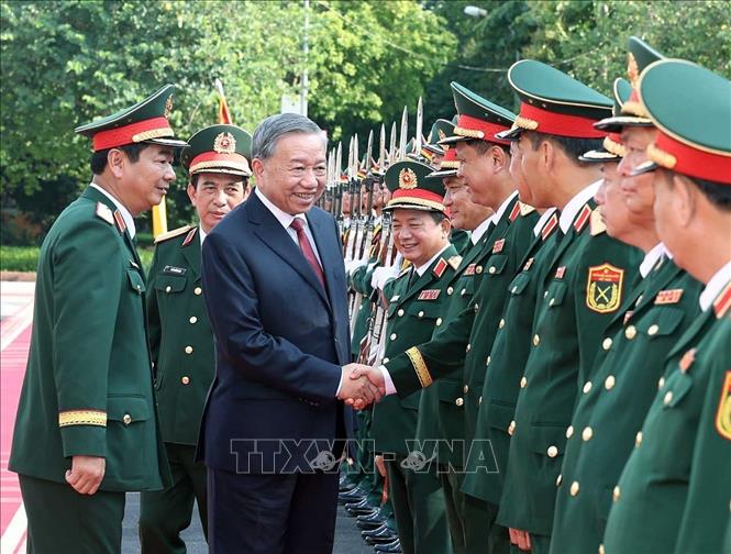 Tổng Bí thư Tô Lâm dự Lễ kỷ niệm 80 năm Ngày truyền thống Lực lượng vũ trang Quân khu 1. Ảnh: Thống Nhất-TTXVN