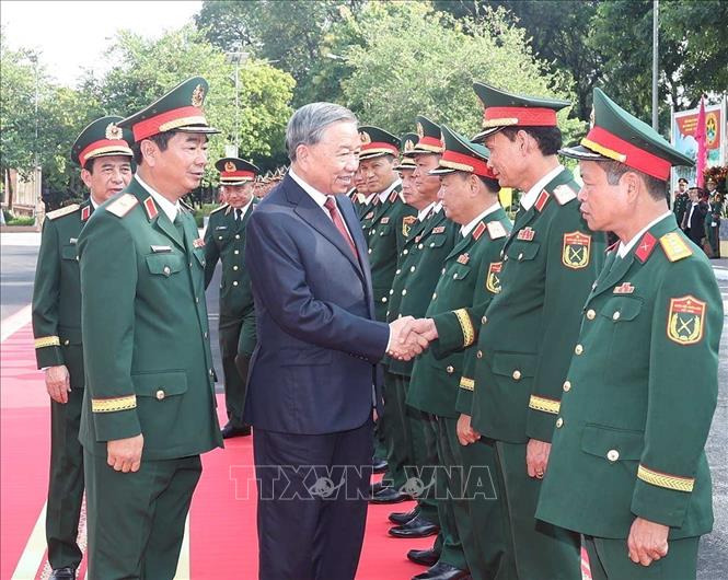 Tổng Bí thư Tô Lâm dự Lễ kỷ niệm 80 năm Ngày truyền thống Lực lượng vũ trang Quân khu 1. Ảnh: Thống Nhất-TTXVN