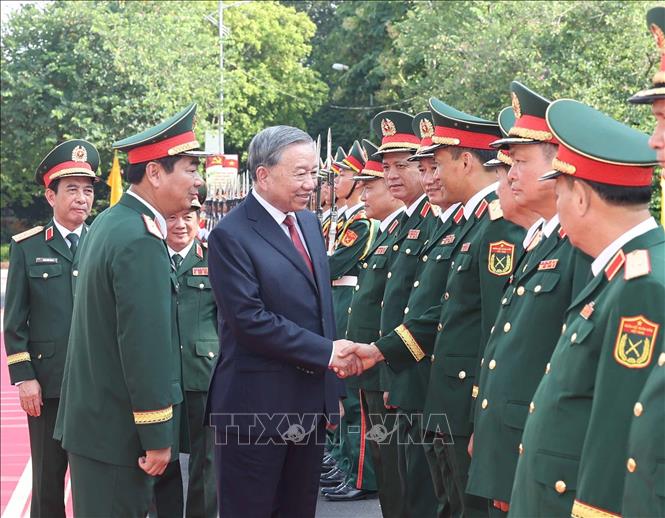 Tổng Bí thư Tô Lâm dự Lễ kỷ niệm 80 năm Ngày truyền thống Lực lượng vũ trang Quân khu 1.  Ảnh: Thống Nhất-TTXVN