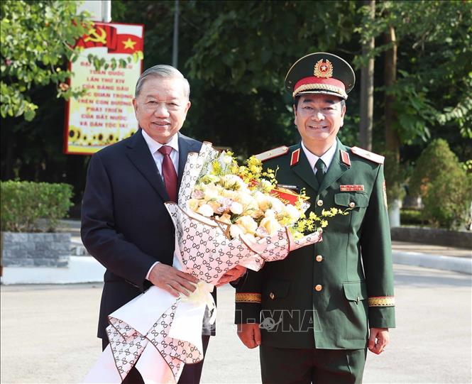 Tổng Bí thư Tô Lâm, Bí thư Quân uỷ Trung ương dự Lễ kỷ niệm 80 năm Ngày truyền thống lực lượng vũ trang Quân khu 1. Ảnh: Thống Nhất-TTXVN