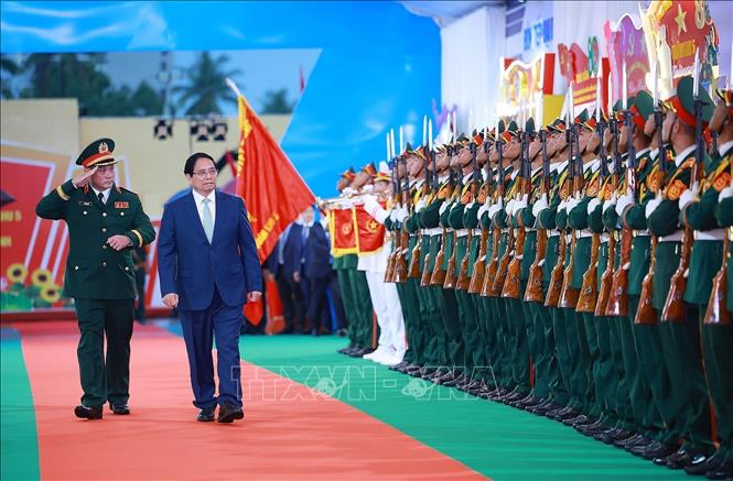 Thủ tướng Phạm Minh Chính dự Lễ kỷ niệm 80 năm Ngày truyền thống Lực lượng vũ trang Quân khu 5. Ảnh: Dương Giang-TTXVN