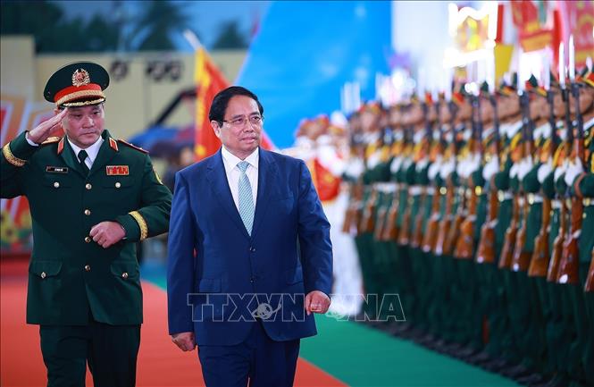 Thủ tướng Phạm Minh Chính dự Lễ kỷ niệm 80 năm Ngày truyền thống Lực lượng vũ trang Quân khu 5. Ảnh: Dương Giang-TTXVN
