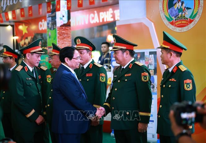 Thủ tướng Phạm Minh Chính dự Lễ kỷ niệm 80 năm Ngày truyền thống Lực lượng vũ trang Quân khu 5. Ảnh: Dương Giang-TTXVN
