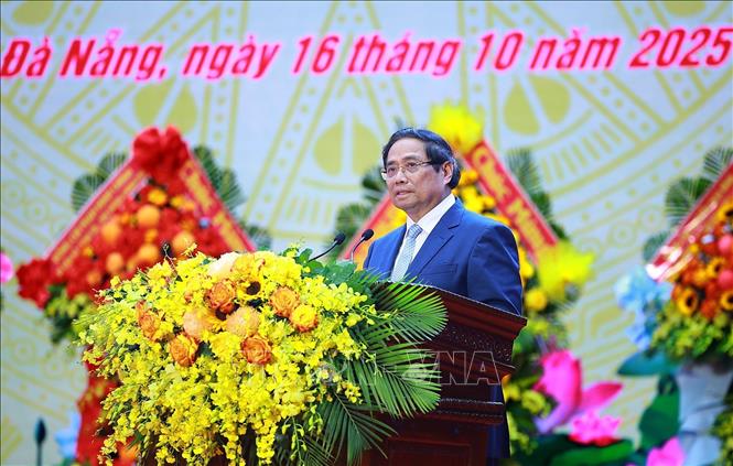 Thủ tướng Phạm Minh Chính phát biểu tại Lễ kỷ niệm 80 năm Ngày truyền thống lực lượng vũ trang Quân khu 5. Ảnh: Dương Giang-TTXVN