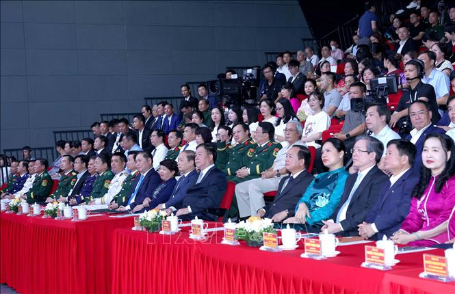 Các đại biểu dự Lễ trao giải Cuộc thi ảnh nghệ thuật cấp Quốc gia “Tổ quốc bên bờ sóng” lần thứ 3. Ảnh: Phương Hoa - TTXVN