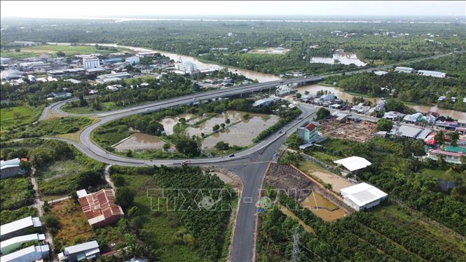 Dự án tuyến tránh Cao Lãnh kết nối với nút giao An Bình (phường Mỹ Trà, tỉnh Đồng Tháp). Ảnh: Nhựt An - TTXVN