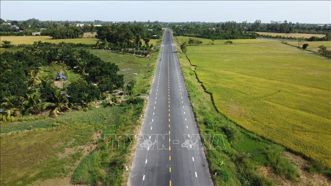 Gói thầu số 9 của dự án tuyến tránh Cao Lãnh (dài 3 km) đã cơ bản hoàn thành. Ảnh: Nhựt An - TTXVN