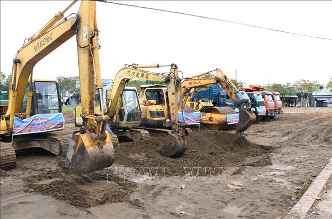 Khởi công xây dựng khu đô thị sinh thái phường Ngã Bảy. Ảnh: Tuấn Phi - TTXVN