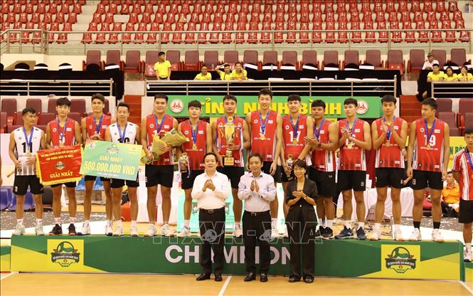 Đội Biên phòng MB giành chức vô địch nội dung nam. Ảnh: Đức Phương - TTXVN