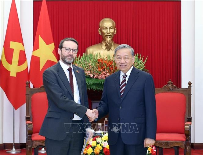 Tổng Bí thư Tô Lâm tiếp Đại sứ Anh tại Việt Nam Iain Frew. Ảnh: Thống Nhất – TTXVN