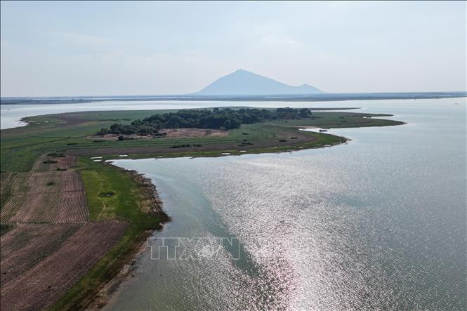 The beauty of Dau Tieng Lake, the largest artificial lake in Vietnam. VNA Photo: Giang Phương 
