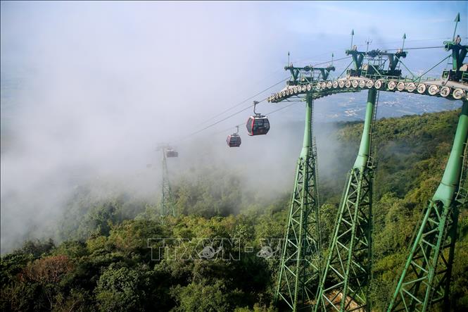 A modern cable car system helps tourists to reach to Ba Den Mountain peak - which is dubbed as the roof of the South. VNA Photo: Giang Phương 