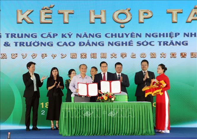 Ký kết hợp tác đào tạo giữa JPC và trường Cao đẳng Nghề Sóc Trăng. Ảnh: Trung Hiếu - TTXVN