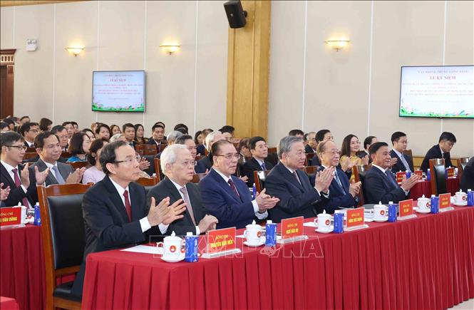 Tổng Bí thư Tô Lâm cùng các đồng chí lãnh đạo, nguyên lãnh đạo Văn phòng Trung ương Đảng dự Lễ kỷ niệm. Ảnh: Phương Hoa - TTXVN