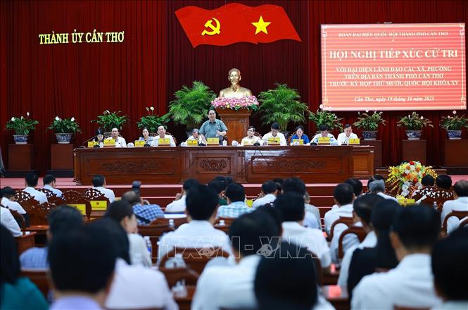 Thủ tướng Phạm Minh Chính tiếp xúc cử tri thành phố Cần Thơ trước Kỳ họp thứ 10, Quốc hội khóa XV. Ảnh: Dương Giang-TTXVN
