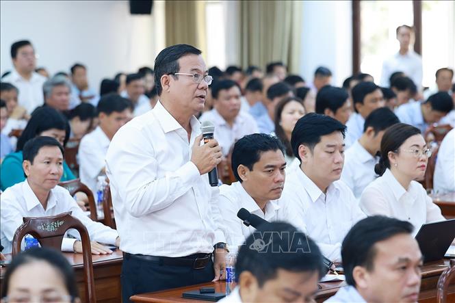 Cử tri Cao Văn Ngoan, Chủ tịch UBND xã Thạnh Quới phát biểu. Ảnh: Dương Giang-TTXVN 
