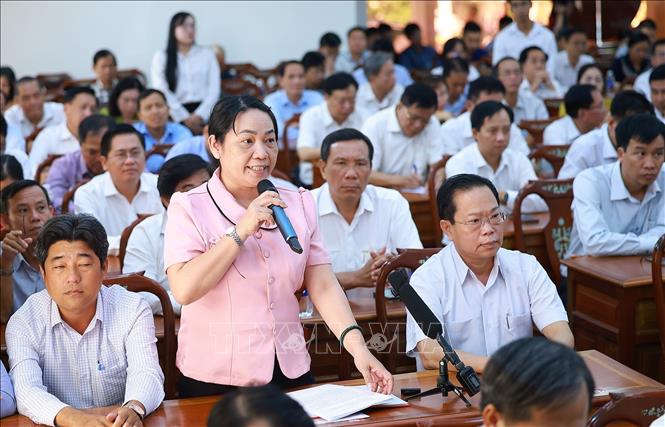 Cử tri Trịnh Thị Thiên Thư, Bí thư Đảng ủy xã Trường Thành phát biểu. Ảnh: Dương Giang-TTXVN 
