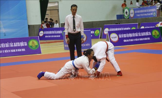 Các vận động viên tham gia thi đấu tại Giải vô địch các vận động viên xuất sắc Jujitsu quốc gia năm 2025. Ảnh: Lê Xuân-TTXVN