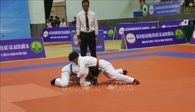 Các vận động viên tham gia thi đấu tại Giải vô địch các vận động viên xuất sắc Jujitsu quốc gia năm 2025. Ảnh: Lê Xuân-TTXVN