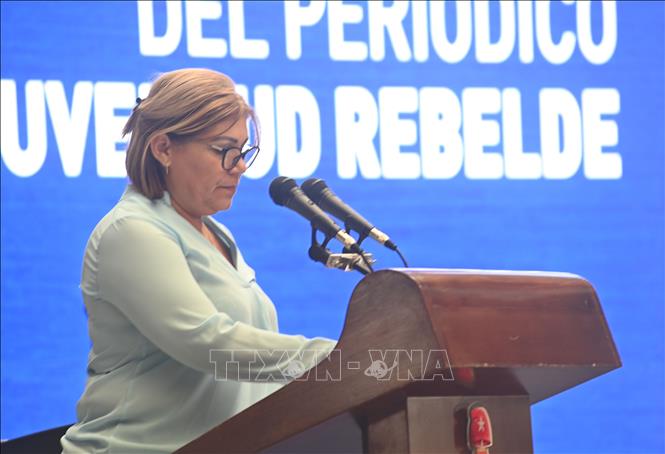 Đồng chí Yuniasky Crespo Baquero, Ủy viên Ban Chấp hành Trung ương Đảng Cộng sản Cuba, Trưởng Ban Tư tưởng, phát biểu khai mạc Hội báo. Ảnh: Việt Hùng - PV TTXVN tại Cuba