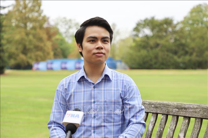 Tiến sĩ Vũ Việt Anh, Trung tâm Tội phạm Mạng, Đại học Cambridge (Anh), trả lời phỏng vấn TTXVN nhân dịp Việt Nam tổ chức Lễ mở ký Công ước Liên hợp quốc về chống tội phạm mạng. Ảnh: Hữu Tiến - PV TTXVN tại Anh