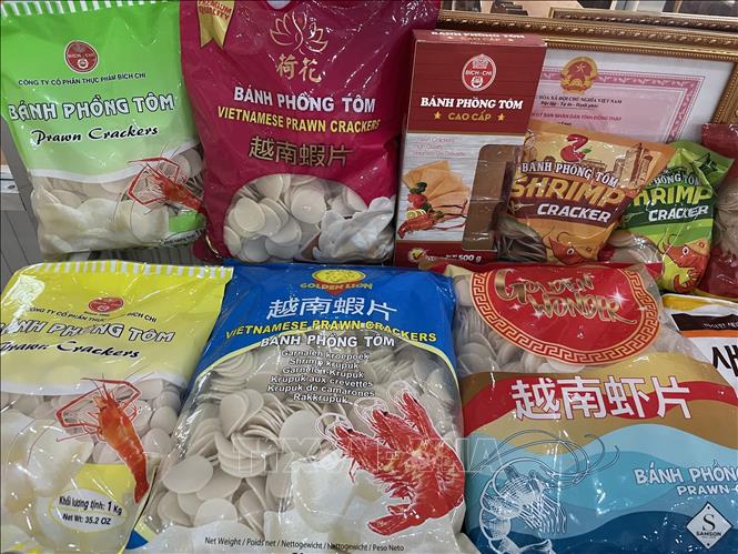 Sản phẩm từ bột, gạo của Công ty Cổ phần SXTM Bích Chi được 40 quốc gia đặt hàng tiêu thụ. Ảnh: Hồng Nhung - TTXVN