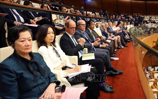 Các đại biểu quốc tế tham dự Phiên khai mạc Kỳ họp thứ 10, Quốc hội khoá XV. Ảnh: Phạm Kiên - TTXVN
