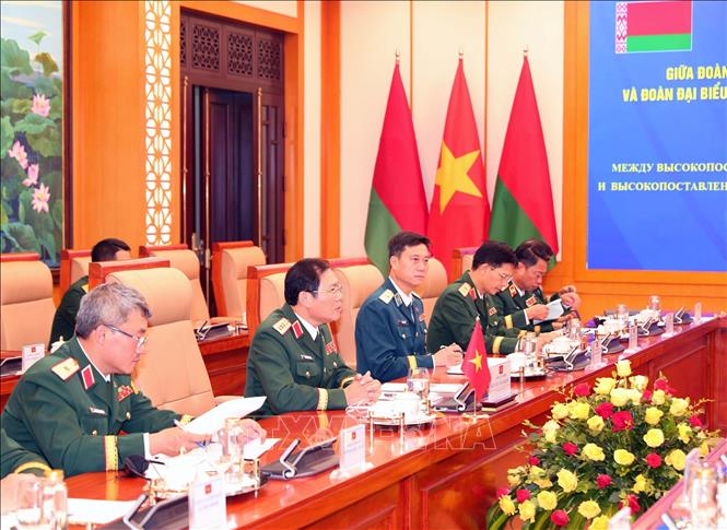Đại tướng Nguyễn Tân Cương, Tổng Tham mưu trưởng, Thứ trưởng Bộ Quốc phòng phát biểu tại buổi hội đàm. Ảnh: Trọng Đức - TTXVN