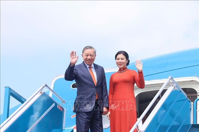Lễ tiễn Tổng Bí thư Ban Chấp hành Trung ương Đảng Cộng sản Việt Nam Tô Lâm và Phu nhân tại sân bay quốc tế Nội Bài. Ảnh: Thống Nhất - TTXVN
