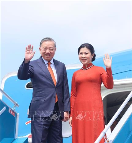 Lễ tiễn Tổng Bí thư Ban Chấp hành Trung ương Đảng Cộng sản Việt Nam Tô Lâm và Phu nhân tại sân bay quốc tế Nội Bài. Ảnh: Thống Nhất – TTXVN