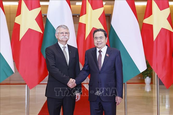 Chủ tịch Quốc hội Trần Thanh Mẫn đón Chủ tịch Quốc hội Hungary Kover Laszlo thăm chính thức Việt Nam. Ảnh: Doãn Tấn - TTXVN