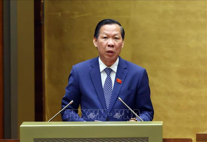 Chủ nhiệm Ủy ban Kinh tế và Tài chính của Quốc hội Phan Văn Mãi trình bày Báo cáo thẩm tra về tình hình thực hiện ngân sách nhà nước năm 2025, dự toán ngân sách nhà nước, phương án phân bổ ngân sách trung ương năm 2026, Kế hoạch tài chính - ngân sách nhà nước 03 năm 2026-2028... Ảnh: Phạm Kiên - TTXVN 